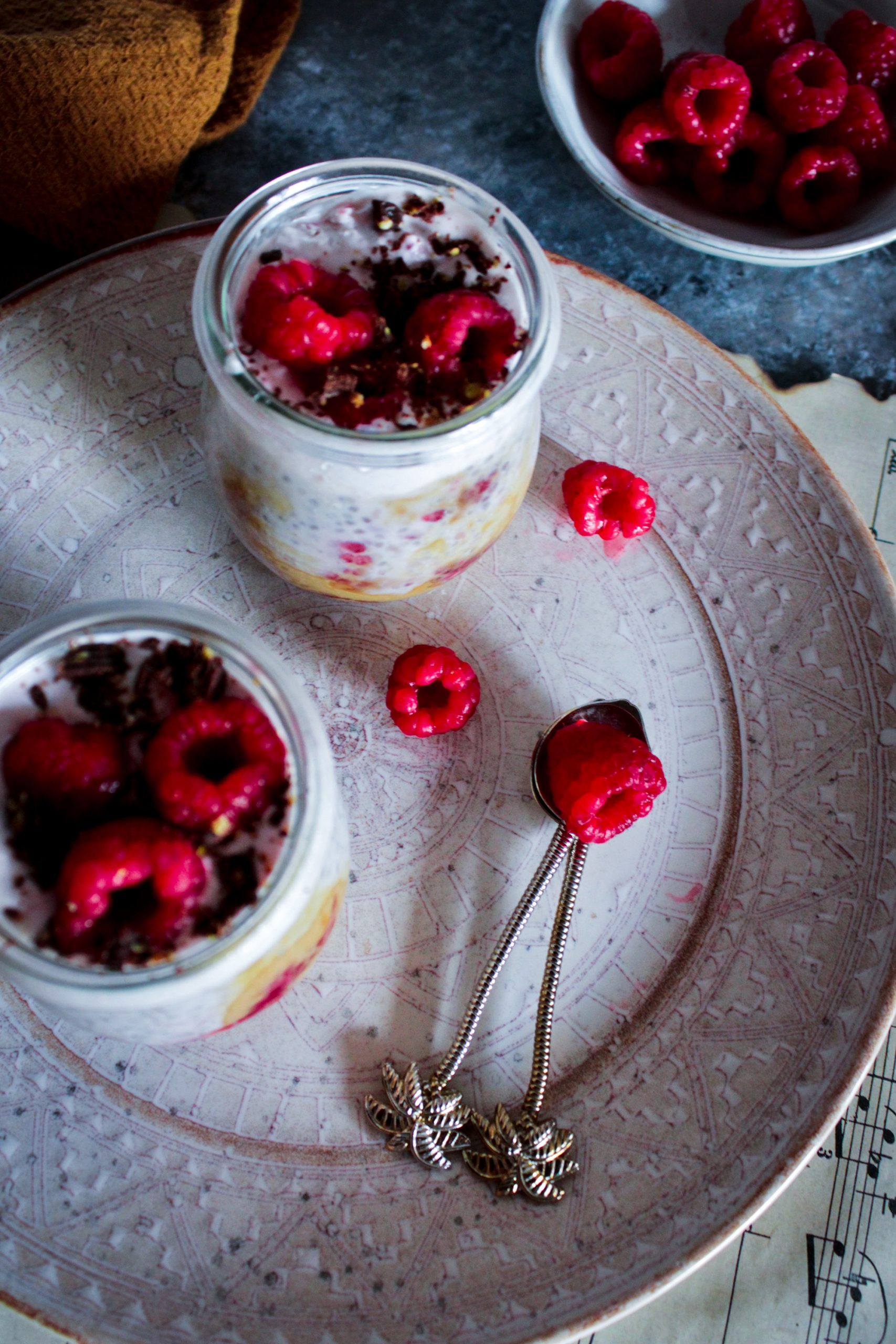 Chia pudding al burro di arachidi e lamponi
