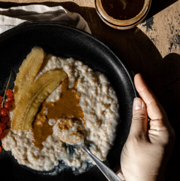 porridge nocciola e banana caramellata